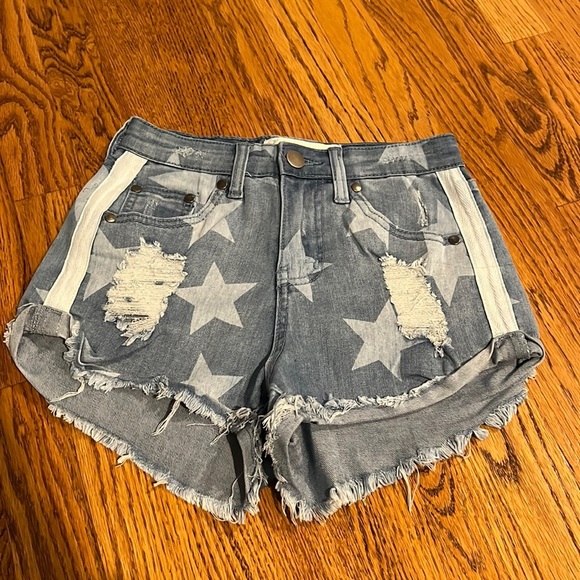 Vintage Havana Woman’s Light Blue Star Jean Shorts Size 25